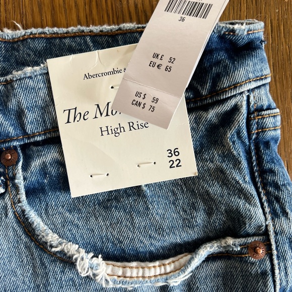 High Rise Abercrombie Mom Jean Shorts - Picture 2 of 3